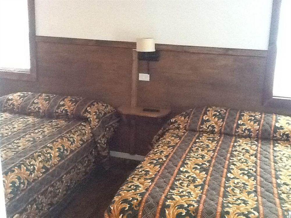 לייק ג'ורג' King Hendrick Motel And Suites מראה חיצוני תמונה