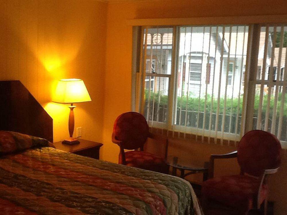 לייק ג'ורג' King Hendrick Motel And Suites מראה חיצוני תמונה