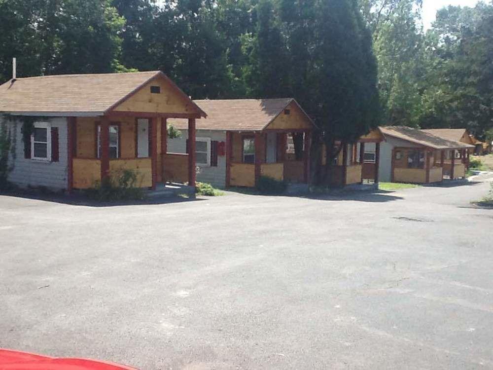 לייק ג'ורג' King Hendrick Motel And Suites מראה חיצוני תמונה